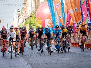 Sparťan Jan Ryba spurtuje na 7. mistě v poslední 4. etapě na 200 km z Kielců do Lodže. Petr Fiala celkově  klasifikován na Solidarnosci na 20. mistě.