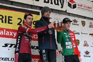 Tour de Brdy vyhrál Martin Stošek team Vitalo před obhájcem Tomášem Kalojírosem z AC SPARTA PRAHA