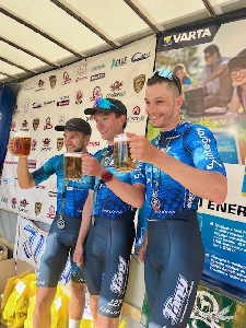 Jackpot 10 000,- Kč na Tour de Brdy bral tým Fany Gastro, 4.násobný vítěz sparťan Tomáš Kalojíros měl defekt 