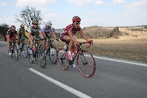 GP Příbram - Nebojsa Jovanovič se na trase cyklistického závodu GP Příbram čelně střetl s neukázněným motorkářem